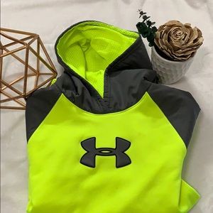 🌿Under Armour boys sweater